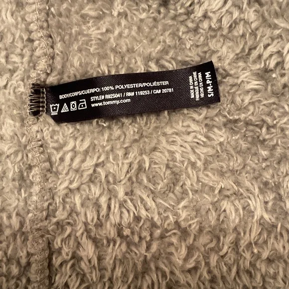 Tommy Hilfiger Gray and Cream Fleece Robe - Picture 3 of 3